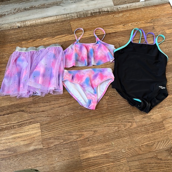 Girls swimsuit bundle size 8 - Picture 1 of 7